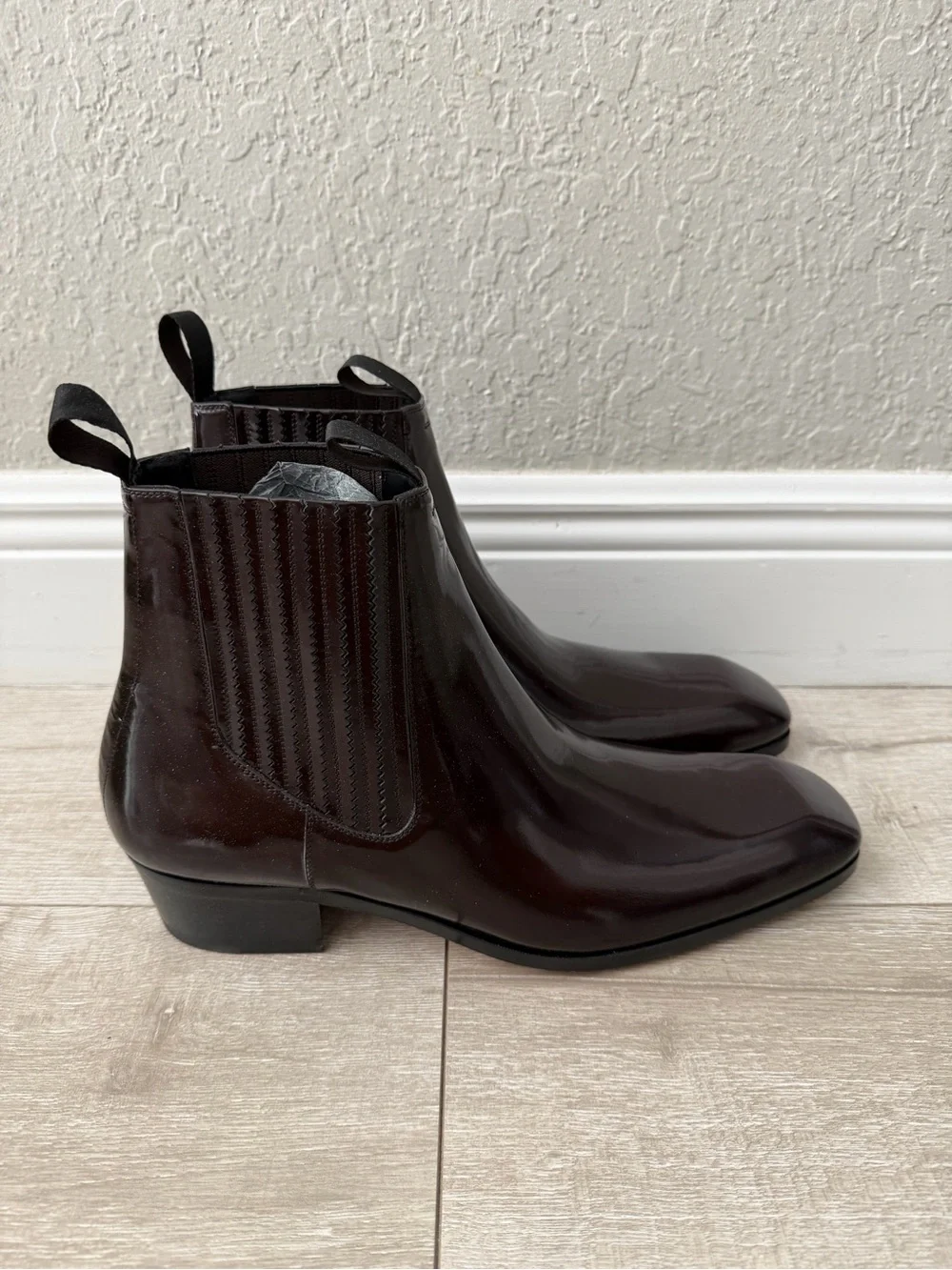 Tom Ford Men's 11.5 patent Leather Chelsea Boots in Dark Brown